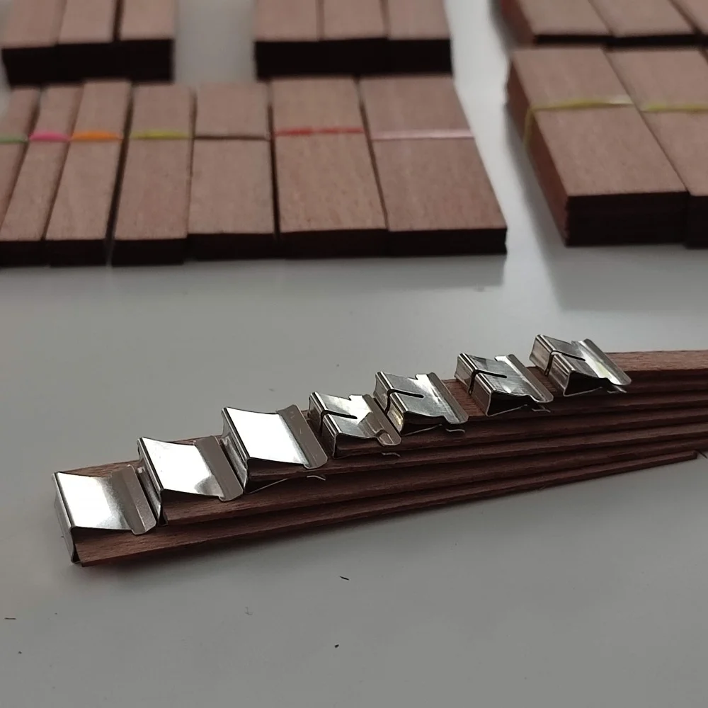 Ahşap Fitiller/100 Adet / 7 Farklı En Seçimli / Metal Sehpalı / Kendinden Yapışkan Bantlı Ahşap Fitiller/100 Adet / 7 Farklı En Seçimli / Metal Sehpalı / Kendinden Yapışkan Bantlı